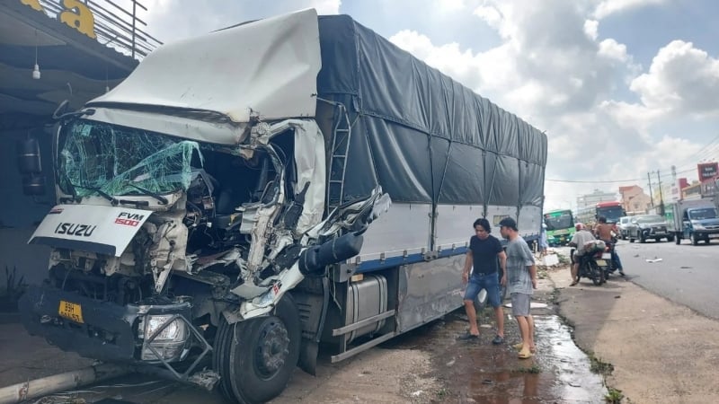 Xe tải gây tai nạn liên hoàn ở Đồng Nai, 2 người thương vong