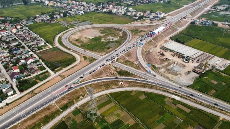 Thông xe cao tốc tuyến Diễn Châu - Bãi Vọt