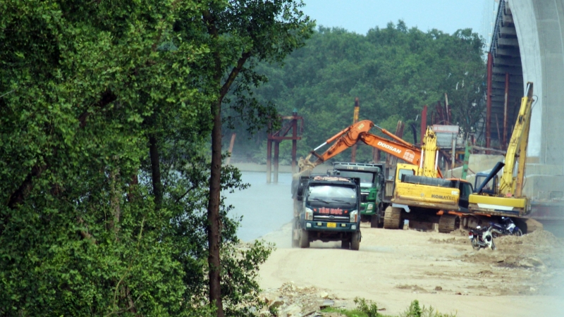 Cần kiểm tra quy trình vận chuyển vật liệu dự án xây dựng cầu Bến Rừng