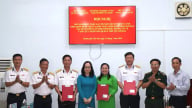 Chuyển giao đơn vị nhận đỡ đầu con ngư dân tại TP Cần Thơ