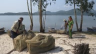 Ngăn chặn đánh bắt tận diệt tại đầm An Khê