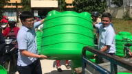 Tặng bồn nước quý hơn cho tiền, cho gạo!