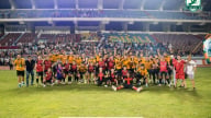 Hoàng Đức tỏa sáng, Ninh Bình thăng hạng V.League