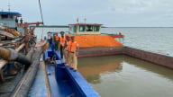 Bắt giữ 5 phương tiện khai thác cát trái phép