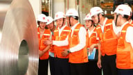 Hoa Sen sản xuất thành công Tôn siêu bền Hoa Sen Mag Shield