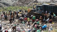 Thị trường tín chỉ nhựa đe dọa sinh kế của người nhặt rác Kenya