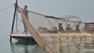 Đẩy mạnh tuyên truyền, trao quyền ngư dân bảo vệ 'nồi cơm' hồ Thác Bà