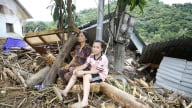 Dân vùng lũ Nghệ An loay hoay khắc phục hậu quả