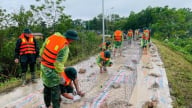 12 địa phương khẩn trương hộ đê chống bão số 5