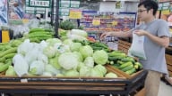 Siêu thị tăng dự trữ hàng hóa ứng phó bão Wipha