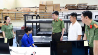 Bóc gỡ đường dây lừa đảo xuyên quốc gia, giữ hàng trăm thiết bị điện tử