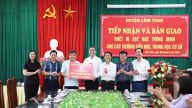 Supe Lâm Thao bàn giao thiết bị dạy học thông minh trị giá 1,3 tỷ đồng