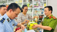 Hàng loạt nhà thuốc đóng cửa bất thường: Thuốc thiếu hóa đơn, cửa hàng không phép!