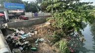 TP.HCM vận động người dân không xả rác ra đường và kênh rạch