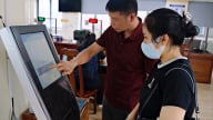 Từ hưởng bảo hiểm thất nghiệp đến ổn định cuộc sống