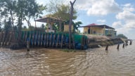 Trà Vinh báo động tình trạng sạt lở bờ sông, bờ biển