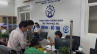 Người dân háo hức đến xã, phường xin cấp giấy chứng nhận lần đầu