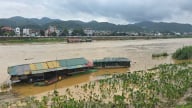 Lượng nước đổ về các sông tăng cao