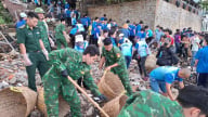 Bộ đội biên phòng thu 2 tấn rác, làm sạch 3 km bờ biển Vũng Tàu