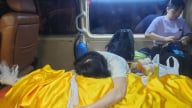 Tiếng khóc xé lòng của người nhà nạn nhân vụ lật tàu trên vịnh Hạ Long