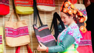 Lai Châu gìn giữ trang phục Mông truyền thống
