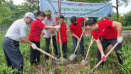 J&T Express hưởng ứng phong trào trồng cây lan tỏa tinh thần xanh