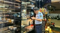 Tạm giữ gần 385 sản phẩm mỹ phẩm nhập lậu
