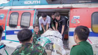 Trực thăng đưa ngư dân nguy kịch từ Trường Sa về đất liền điều trị