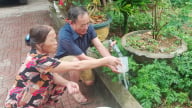 Nông dân Nghệ An tiếp cập cách xử lý nước ngầm phục vụ sinh hoạt
