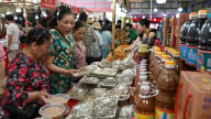 Khai mạc tuần hàng OCOP, làng nghề, nông sản an toàn TP Hà Nội năm 2025