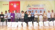 Trao quà gia đình chính sách, học bổng học sinh nghèo vượt khó tại Lai Hòa
