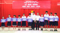 Trao 80 suất học bổng tiếp sức học sinh nghèo Cần Thơ đến trường