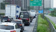 Người dân ùn ùn trở lại Thủ đô sau nghỉ lễ