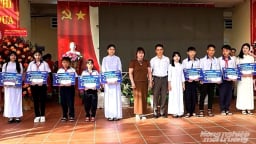 Học bổng GrowMax tiếp sức học sinh An Giang, Đồng Tháp vượt khó