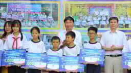 Thắp sáng ước mơ cho học sinh nghèo đến trường