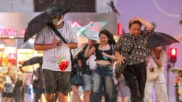 Hong Kong (Trung Quốc) đưa ra cảnh báo bão cao nhất với bão Wipha