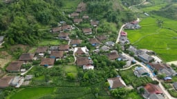Mơ màng những nếp nhà sàn giữa lưng chừng núi