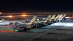 Iran đáp trả mạnh mẽ sau cuộc tấn công tên lửa của Israel