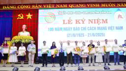 Văn phòng Trung Trung bộ Báo NN&MT nhận Bằng khen của UBND tỉnh Quảng Nam