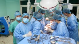 Cùng lúc thực hiện thành công 4 ca ghép tim, gan, giác mạc xuyên Việt