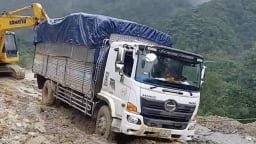 Lai Châu không để học sinh lỡ thi vì sạt lở, ách tắc giao thông