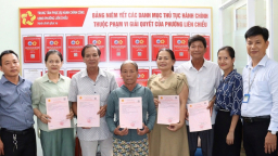 Đà Nẵng: Cán bộ phường làm không kể giờ giấc, cấp sổ hồng cho dân