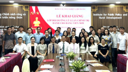 Khai giảng lớp bồi dưỡng lý luận chính trị dành cho đảng viên mới