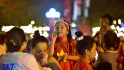Người dân thức trắng đêm chờ tổng duyệt A80