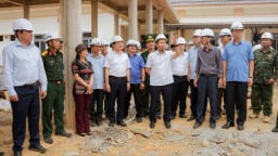 Phó Thủ tướng Lê Tiến Châu kiểm tra tiến độ trường nội trú liên cấp