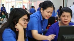 Thanh niên tình nguyện ra quân hỗ trợ chính quyền 2 cấp
