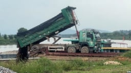 Đất đồi ‘chảy’ ra ngoài tỉnh: Chính quyền không thể kiểm soát