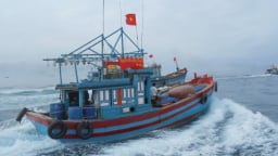 Phản đối lệnh cấm đánh bắt cá của Trung Quốc trên Biển Đông