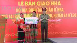 Công an Đắk Lắk nỗ lực xóa nhà tạm, nhà dột nát cho người dân