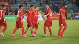 Văn Quyết giúp Các ngôi sao Việt Nam thắng ngược Huyền thoại MU